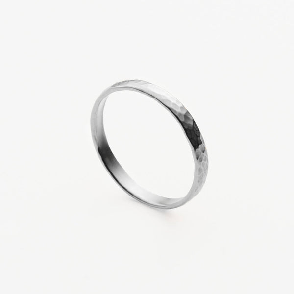 Alliance Classsique martelée Or 18k recyclé Sample Slow Jewelry