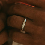 Alliance Classique martelée Or 18k recyclé Sample Slow Jewelry
