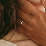 Alliance Classique martelée Or 18k recyclé Sample Slow Jewelry