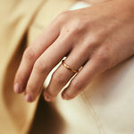 Alliance Classique martelée Or 18k recyclé Sample Slow Jewelry