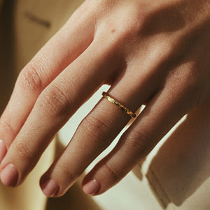Alliance Classique martelée Or 18k recyclé Sample Slow Jewelry