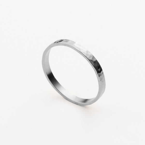 Alliance Ruban martelée Or 18k recyclé Sample Slow Jewelry