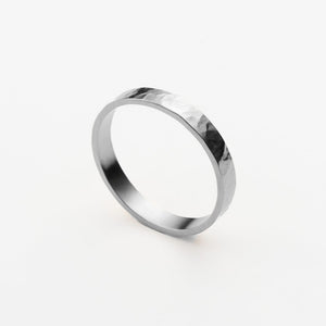 Alliance Ruban martelée Or 18k recyclé Sample Slow Jewelry