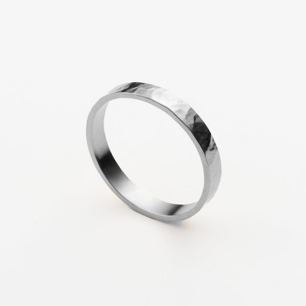 Alliance Ruban martelée Or 18k recyclé Sample Slow Jewelry