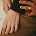 Alliance Ruban martelée Or 18k recyclé Sample Slow Jewelry