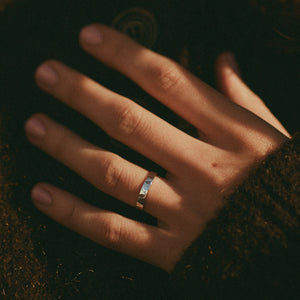 Alliance Ruban martelée Or 18k recyclé Sample Slow Jewelry