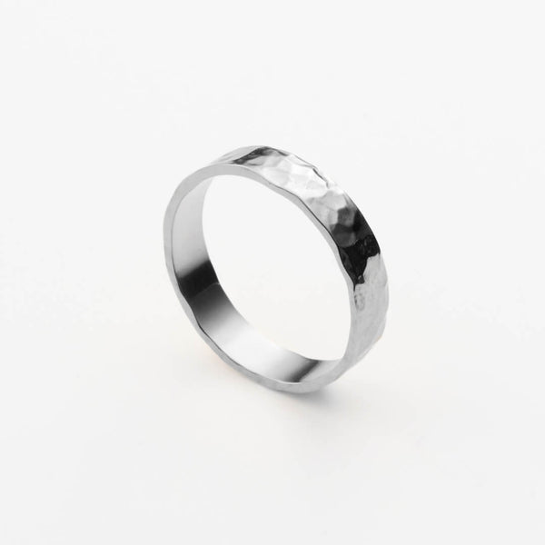 Alliance Ruban martelée Or 18k recyclé Sample Slow Jewelry